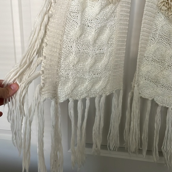 Fringe tassel scarf - Picture 3 of 4